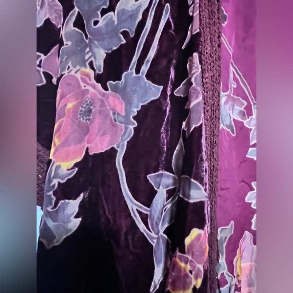 Maroon velvet shawl - Picture 3 of 3